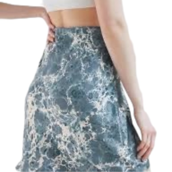 Women's Aritzia Babaton Mini Slip Skirt Size 0 - Picture 3 of 13